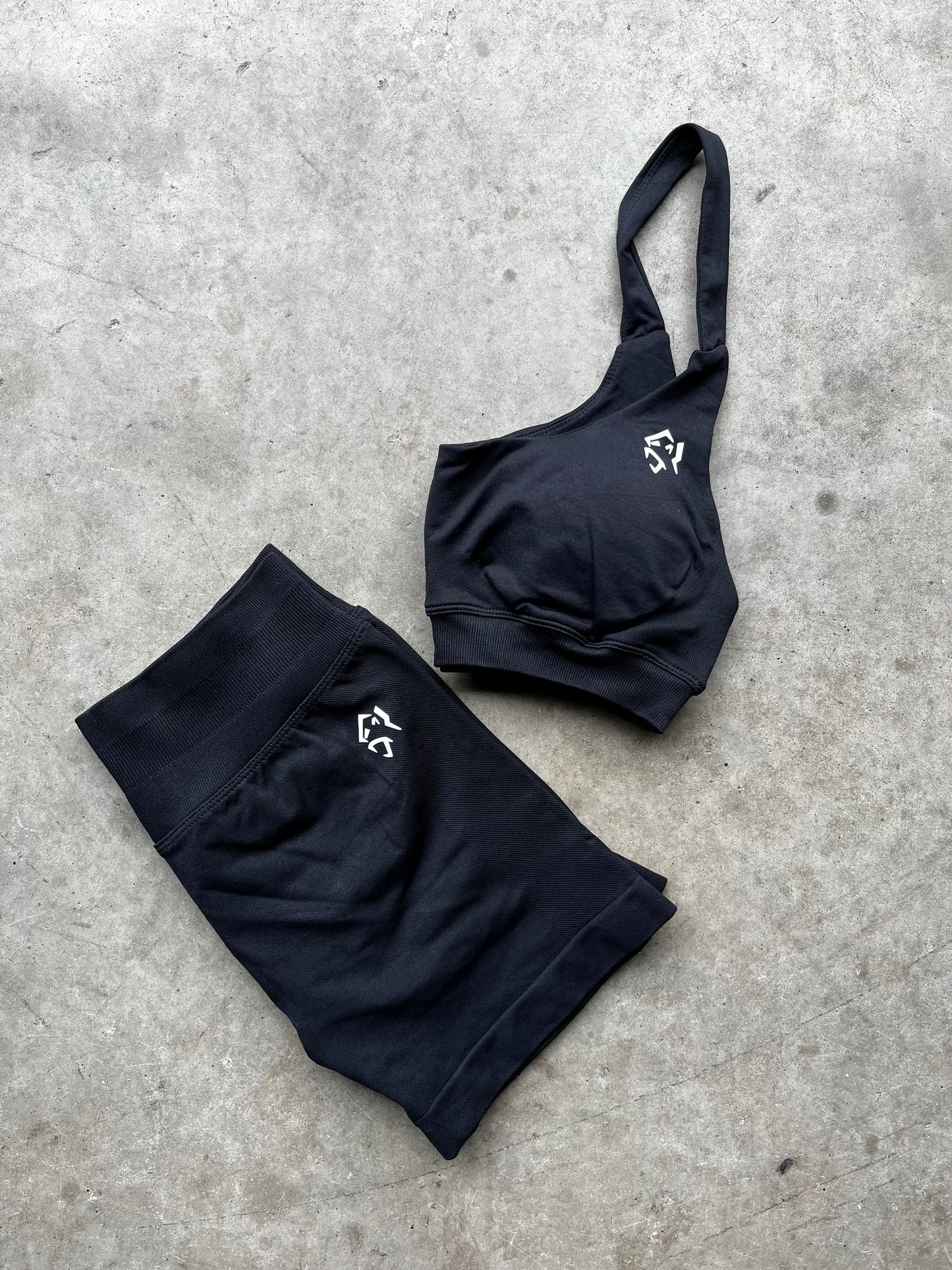 OASIS HALTER - BLACK
