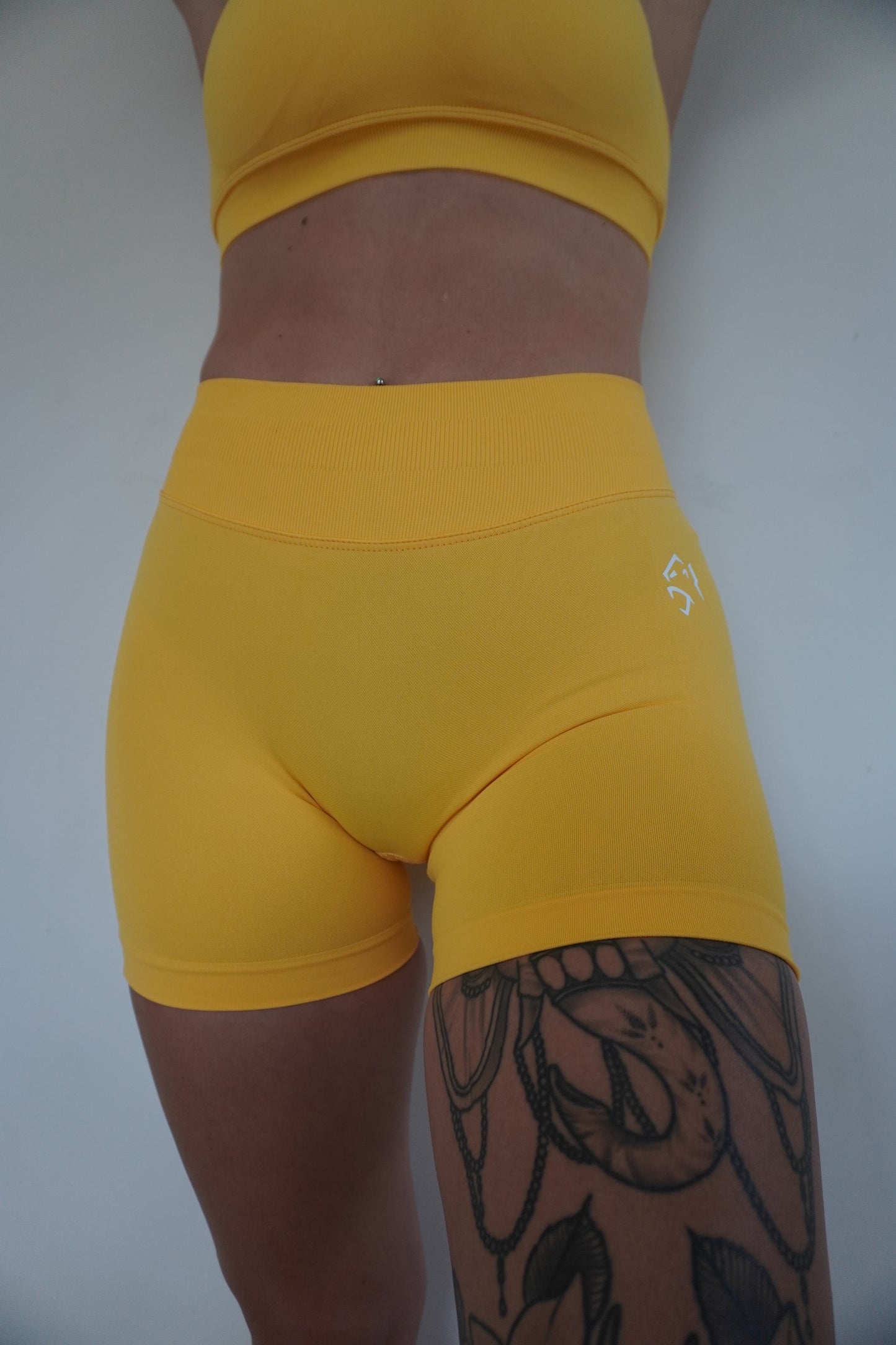 OASIS SEAMLESS SCRUNCH SHORTS - MANGO