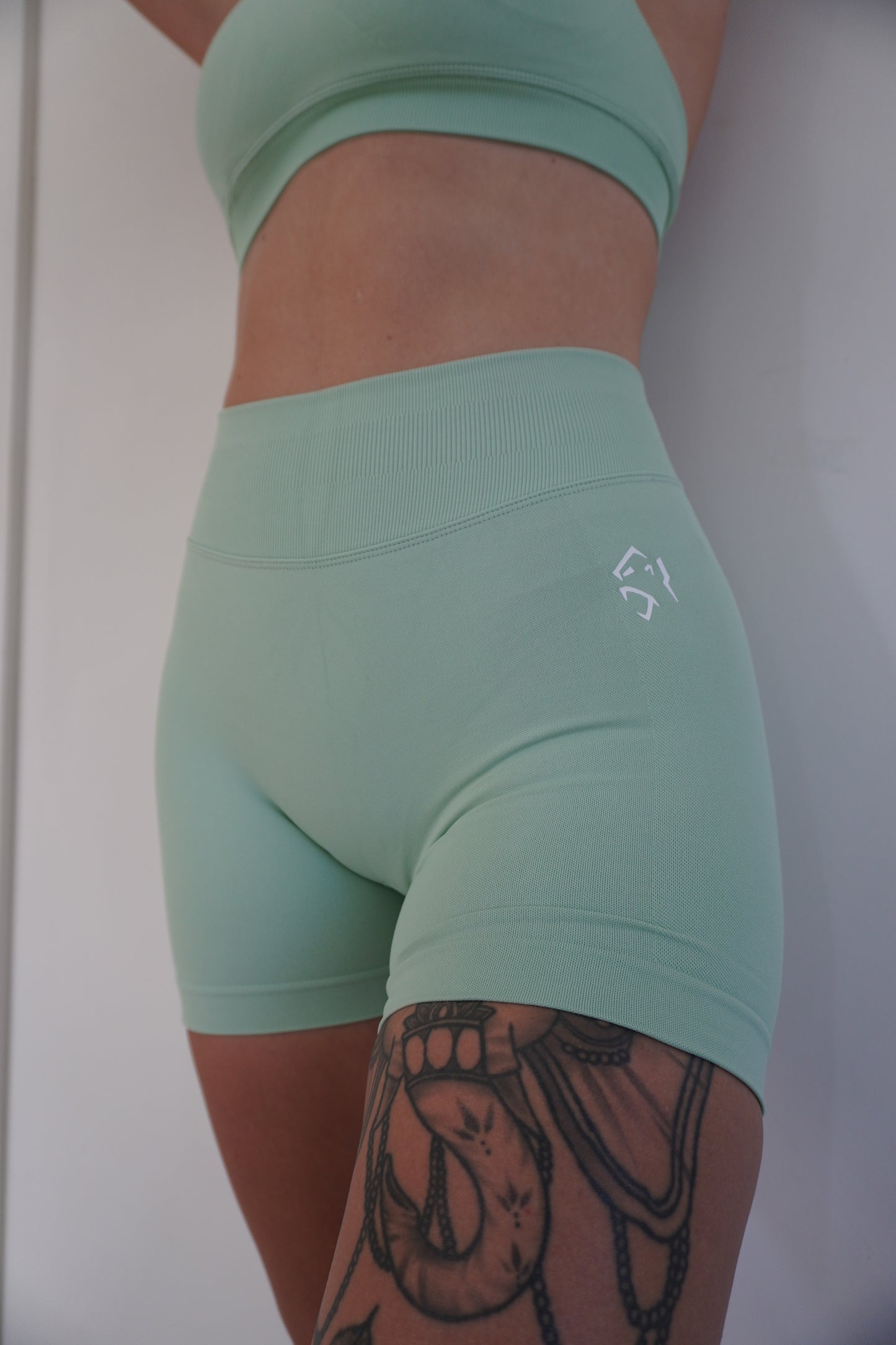 OASIS SEAMLESS SCRUNCH SHORTS - MELON