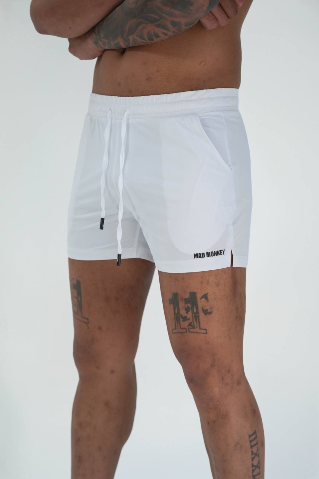 MENS PERFORMANCE SHORTS - WHITE