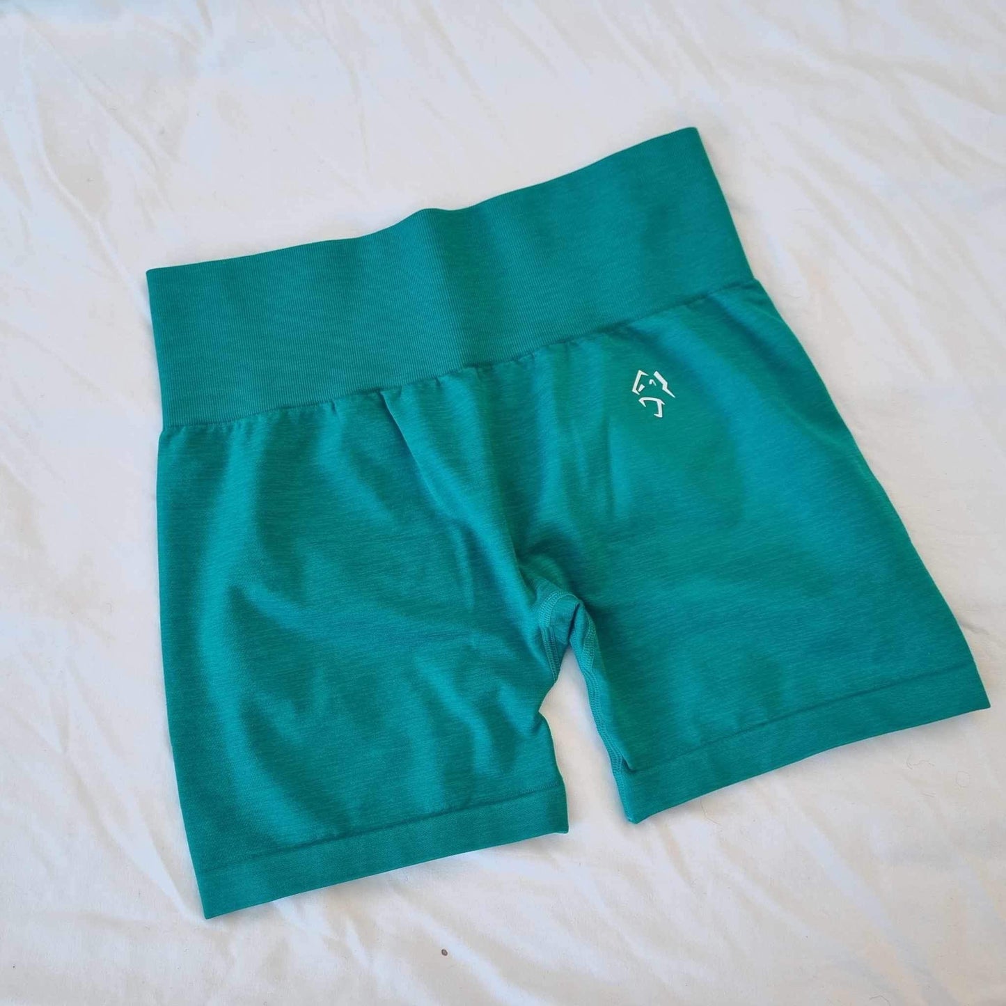 SEAMLESS SCRUNCH SHORTS - VIPER GREEN